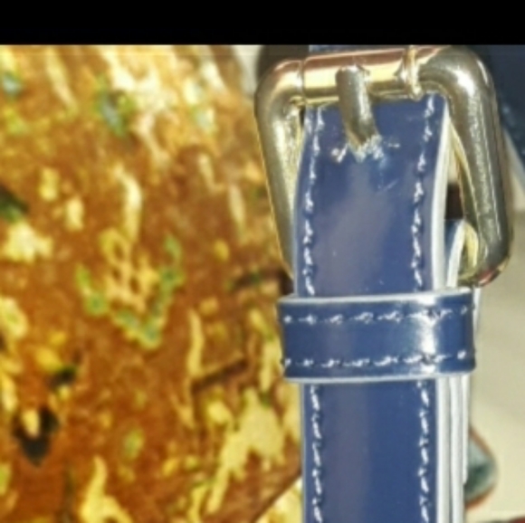 🌺NAVY LEATHER BUCKET CROSSBODY - Picture 10 of 10